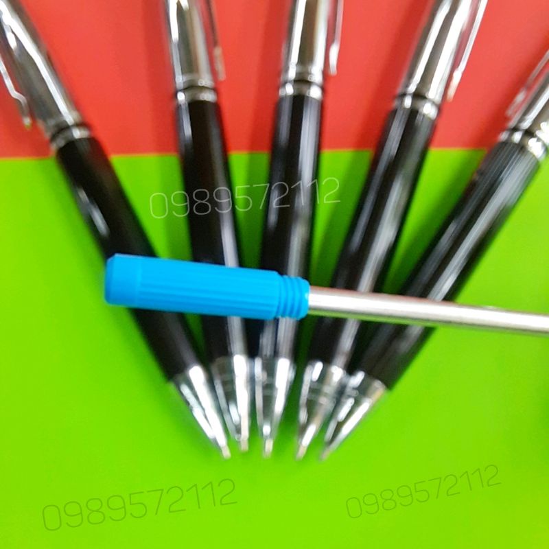 Bút bi xoay ngòi 0.7mm.