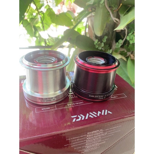 Máy câu chính hãng Daiwa Emblem Surf 35 3 cối