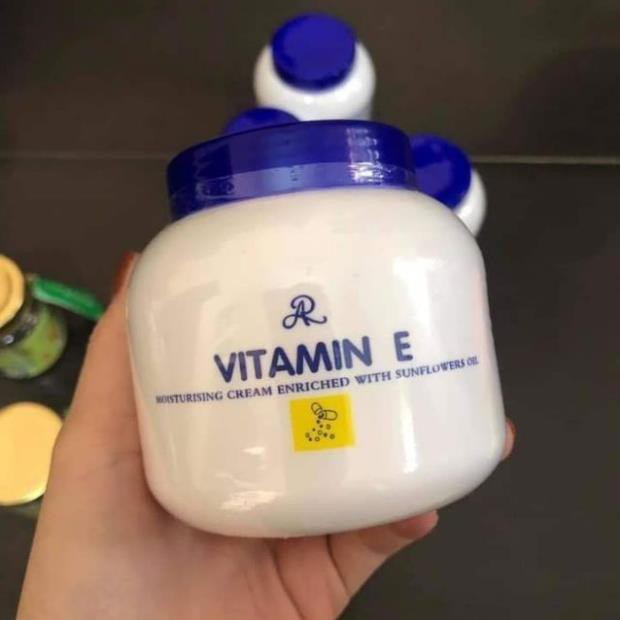 [Mã SRJULY1619 giảm 15K đơn 50K] Kem vitamin E nắp xanh thái