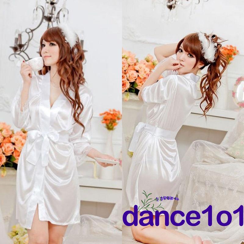 Đầm ngủ vải satin cổ V sâu phong cách gợi cảm