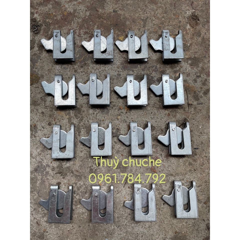 Chốt cửa chuồng trại, khóa đồng tiền, chốt của tự động gắn ở chuồng heo