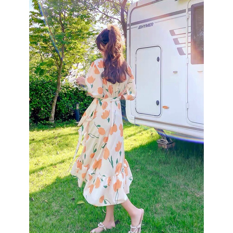 Đầm cổ chữ V họa tiết hình hoa màu cam ống tay bo chun có dây thắt eo mặc dễ chịu tôn dáng cho các tình yêu đi dạo phố