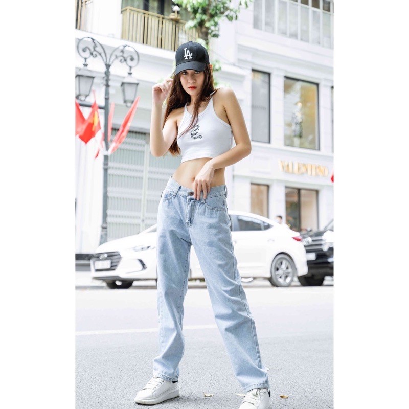 🎁 Quần BAGGY Jean nữ Ống Rộng - phong cách năng động - Hình do nhà WEAR18+ thực hiện