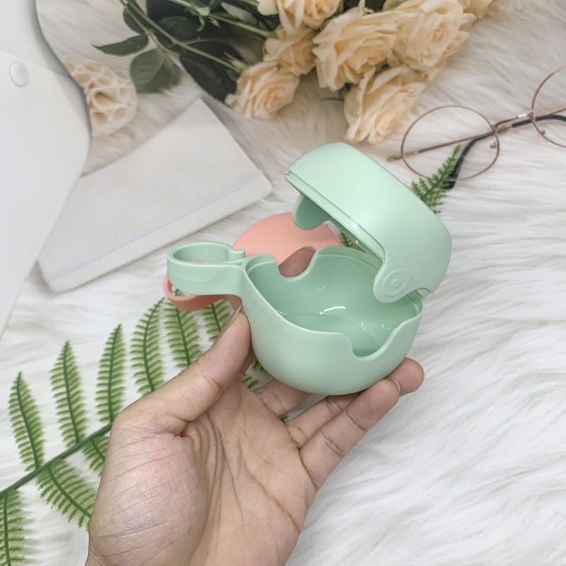 Hộp đựng ti giả, núm ti có móc treo an toàn và sạch sẽ cho bé