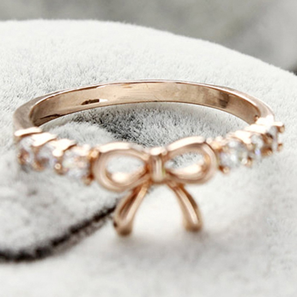 Nhẫn đính đá kim cương giả đơn giản tinh tế cho nữ