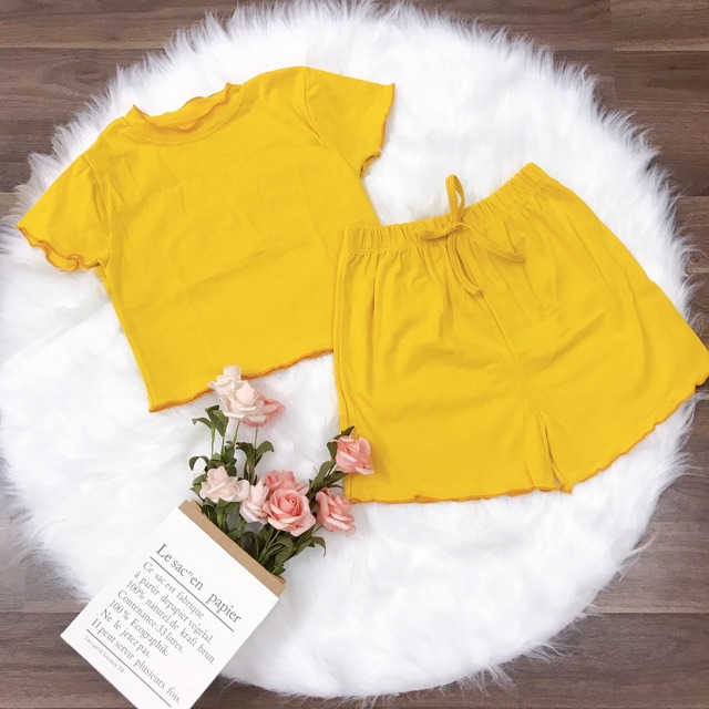 Bộ áo croptop và quần cuốn biên ảnh thật 100% | BigBuy360 - bigbuy360.vn