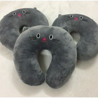 Gối chữ u thêu hình toroto