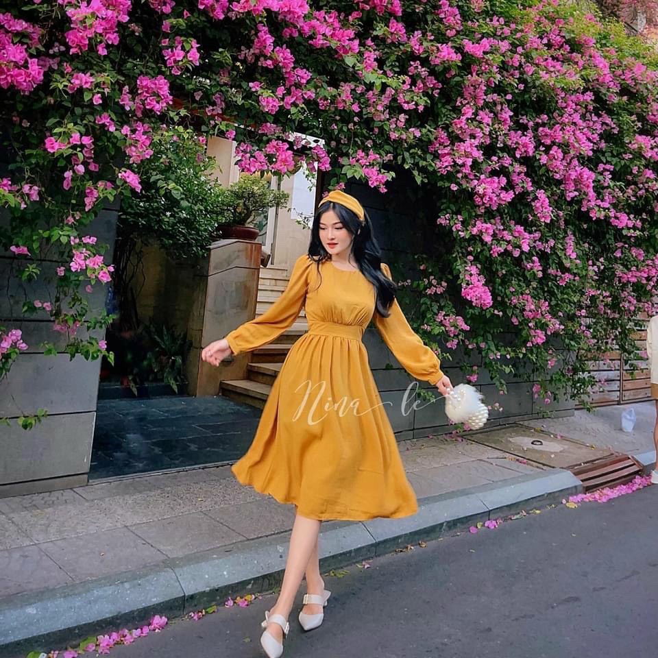 Sunny Dress .Thấy vàng là chuẩn bị đón hè rùi ấy .thả dág nhẹ cùng em midi kèm băg đô xinh xắn  Cái màu tôn da cực 👍🏻 ch