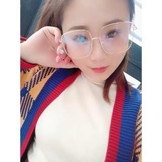 Kính gọng vuông to