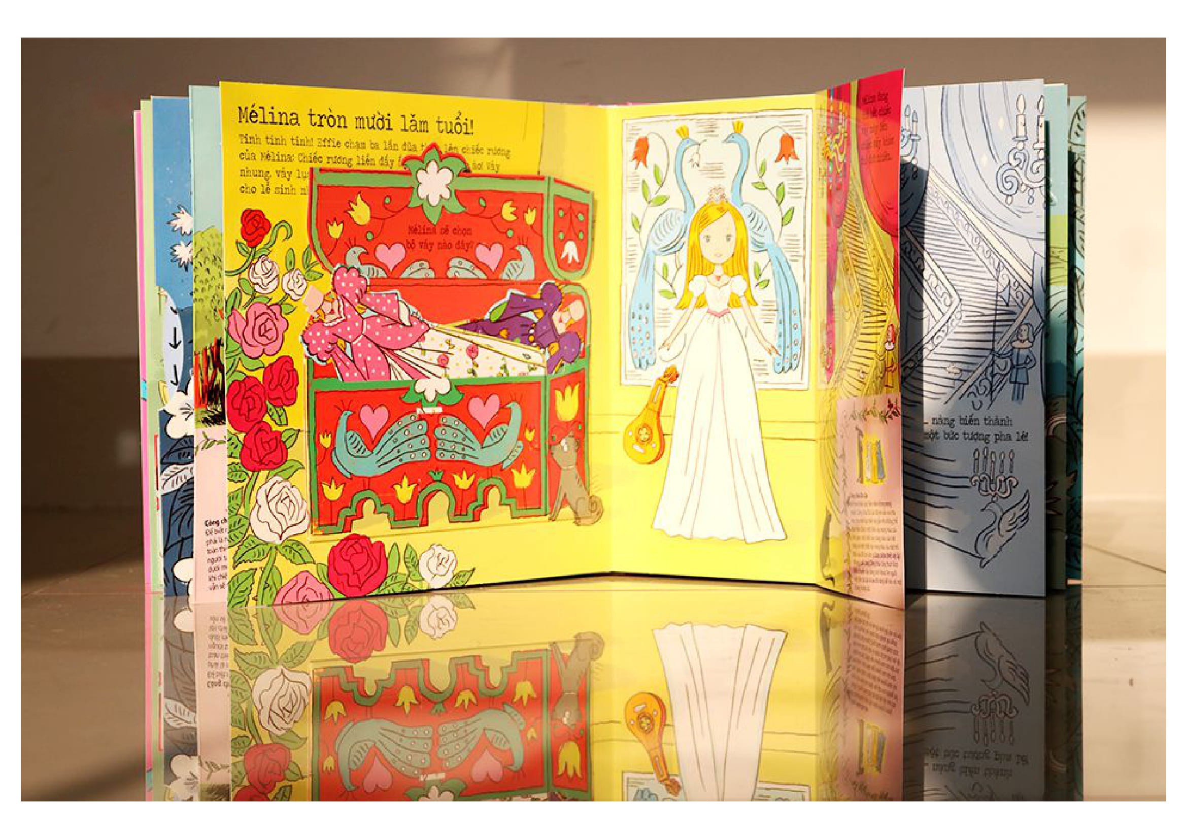 Sách tương tác - Sách dựng hình 3D - Những nàng tiên và các nàng công chúa - Nhà phát hành Đinh Tị