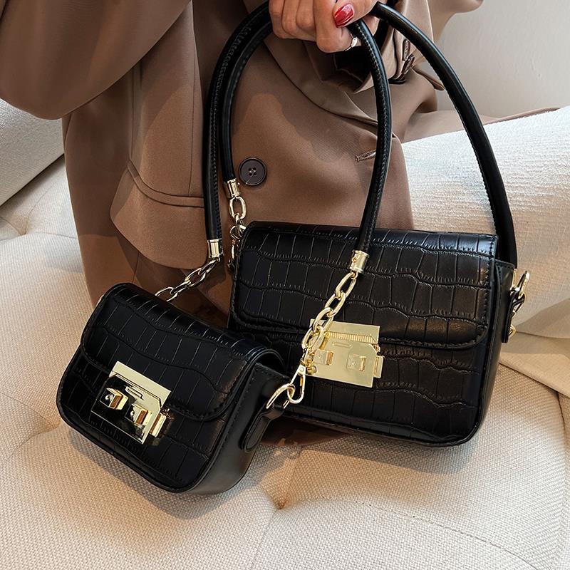 Túi đeo dưới cánh tay IELGY hình vuông cỡ nhỏ phối dây đeo sợi xích thời trang cho nữ