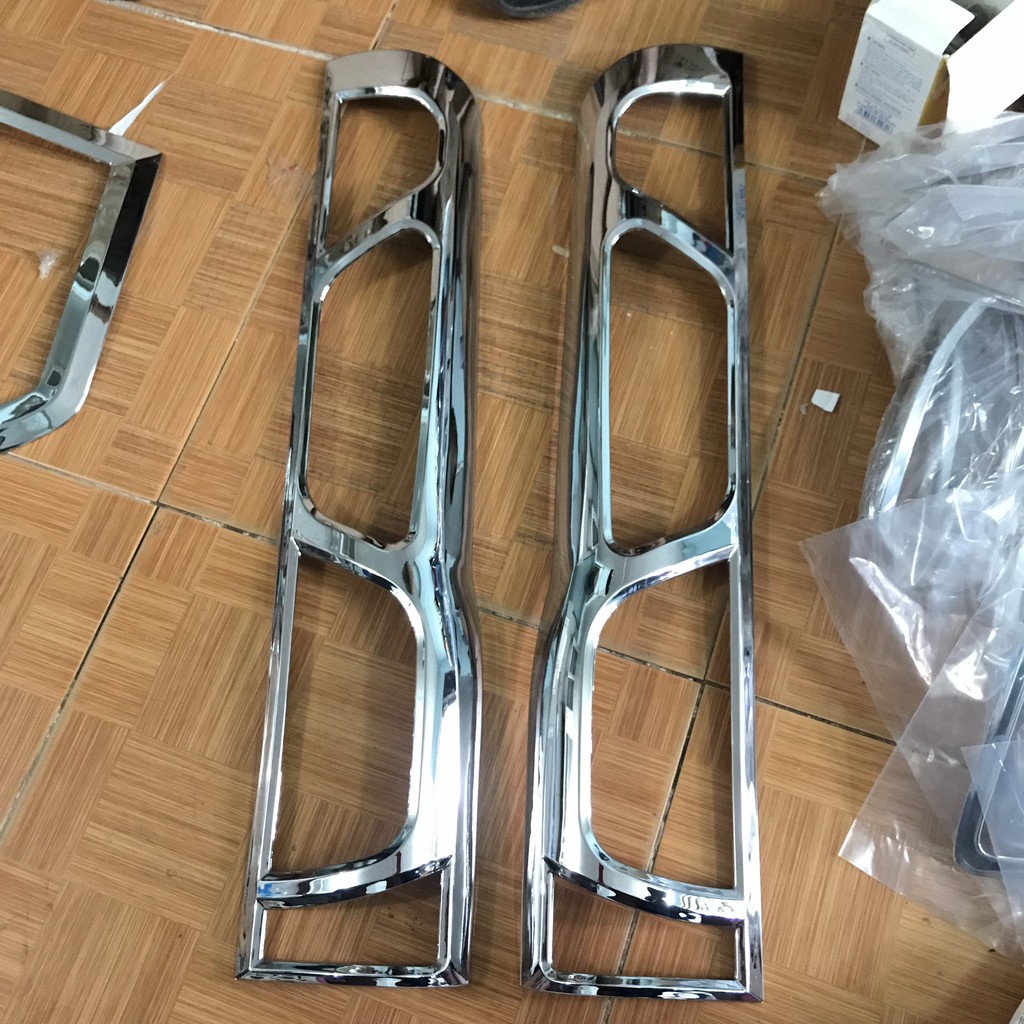 Bộ ốp viền đèn pha và hậu mạ crom theo xe Ford Transit 2014 đến 2021