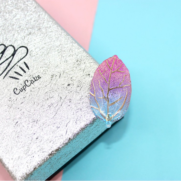 Charm chiếc lá lưu ly gân vàng cho các bạn trang trí vỏ ốp điện thoại, dán Jibbitz, DIY