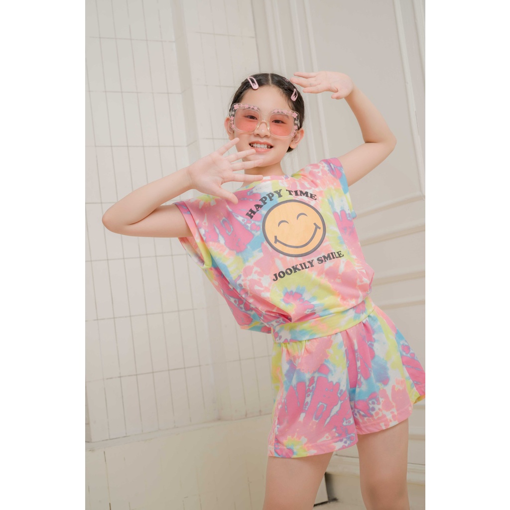 Đồ bộ bé gái thiết kế Jookyli dáng thun cộc tay, quần short hoạ tiết loang sắc màu, năng động 94G0769
