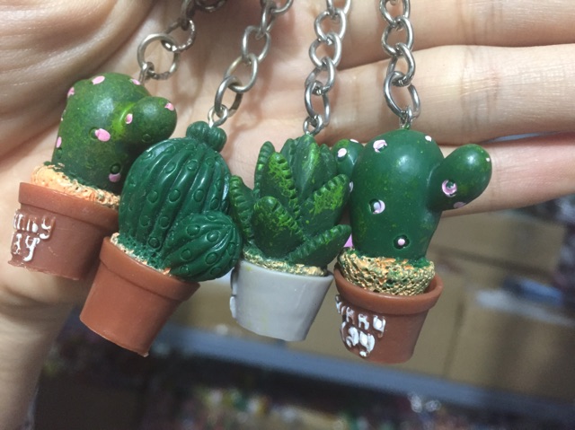 Móc khóa đá hình cây xương rồng