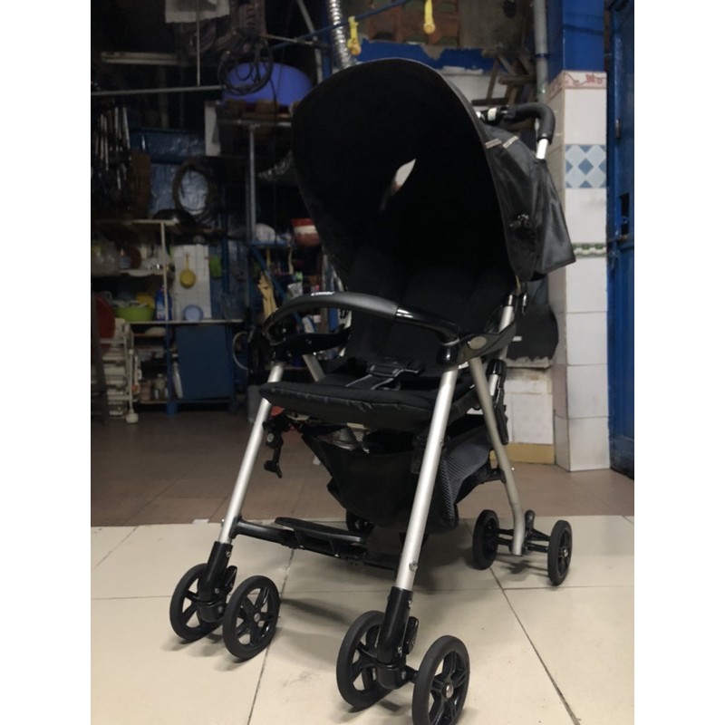 Xe đẩy Combi Gấp Gọn