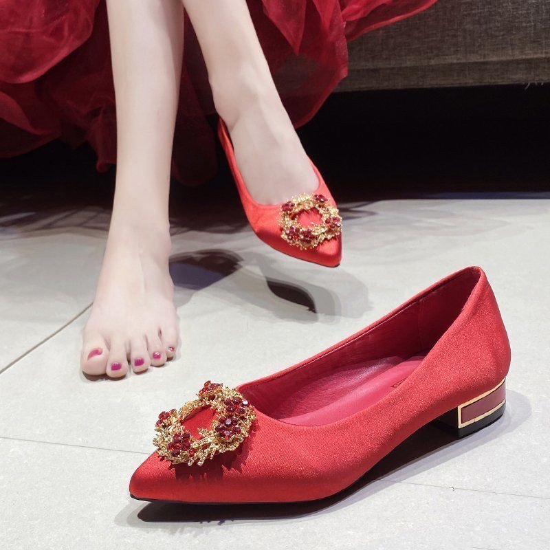 Giày cưới phụ nữ gót dày 2021 mới Trung Quốc Xiuhe quần áo rượu vang đỏ cô dâu mang thai pha lê thấp