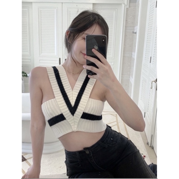 Áo Len Croptop Dệt Kim Không Tay Cổ Chữ V
