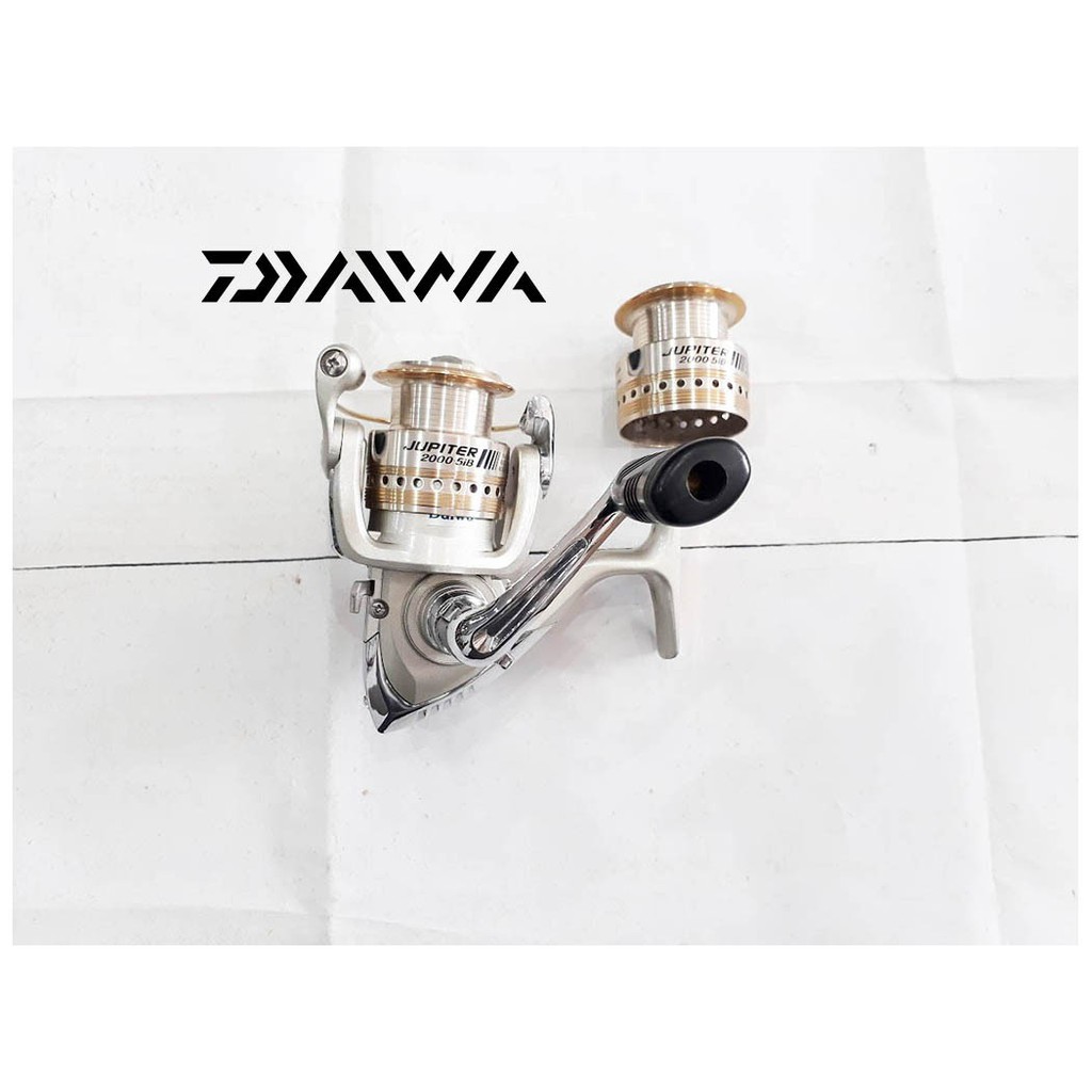 Máy câu 2000 Jupiter Daiwa -ĐỒ CÂU CÁ ĐỨC NGUYÊN Shop đồ câu cá uy tín