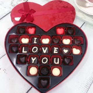 Hộp socola trái tim 27 viên tim nơ