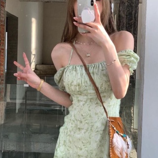 Váy hoa nhí xanh pastel xẻ tà trễ vai