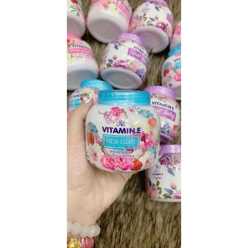 Kem dưỡng ẩm vitamin e hương nước hoa Thái Lan hộp 200g
