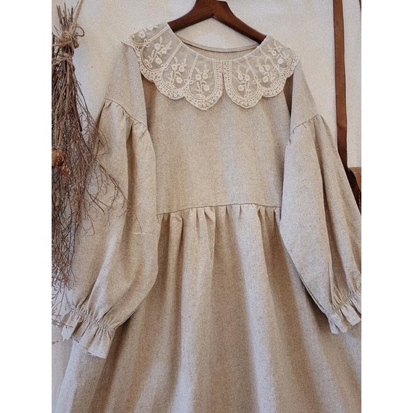 Đầm cổ ren Gà Vintage tay phồng