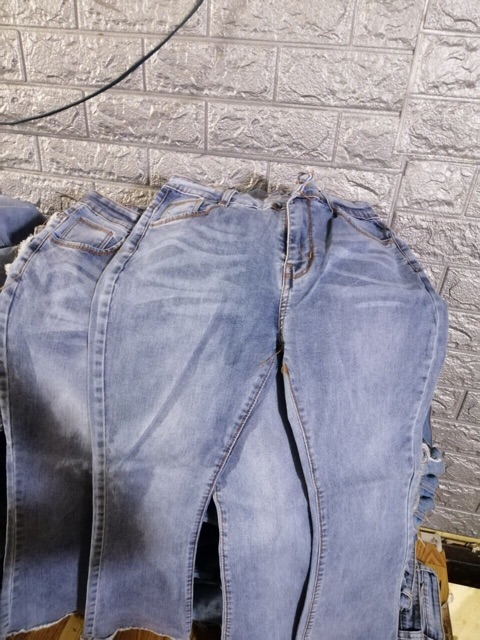 Quần jeans 9 tấc nữ ống loe nhẹ màu nhạt