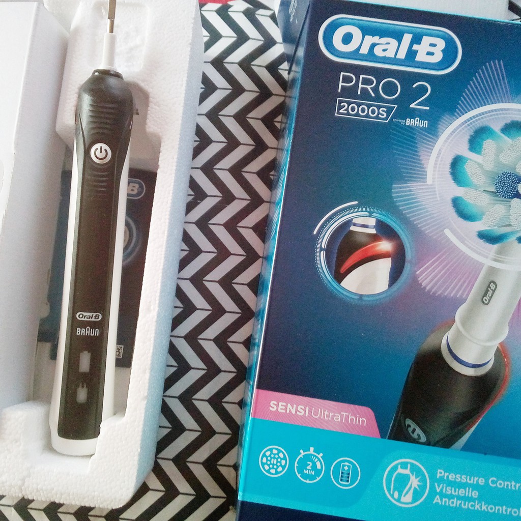 Bàn chải điện Oral-B Pro 2 2000 2000S 3D