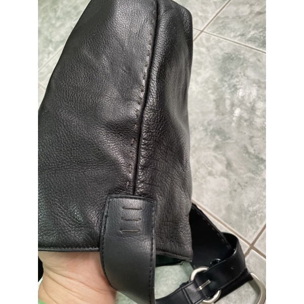 Túi đeo chéo độ mới cao da bò thật da bò dẻo mềm xài rất bền , màu đen .