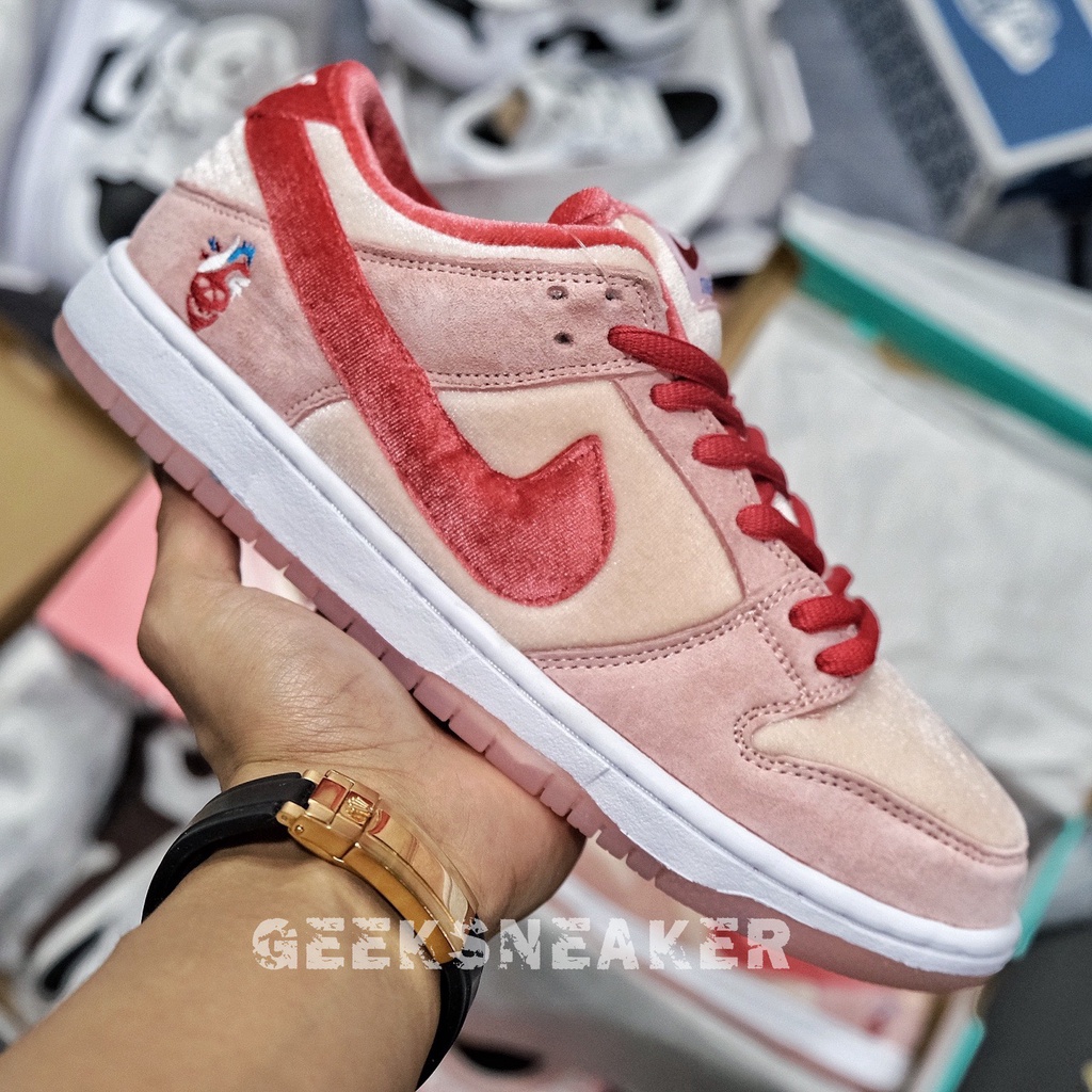 [GeekSneaker] Giày SB Dunk Low StrangeLove Skateboards (Special Box) - Valentine