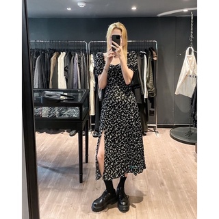 Váy đầm đen hoa nhí tay bồng cổ vuông dáng dài xẻ tà Rosé Blackpink - Yannie