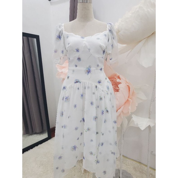 TIELA Đầm váy trắng hoa xanh cổ viền-Aine Dress