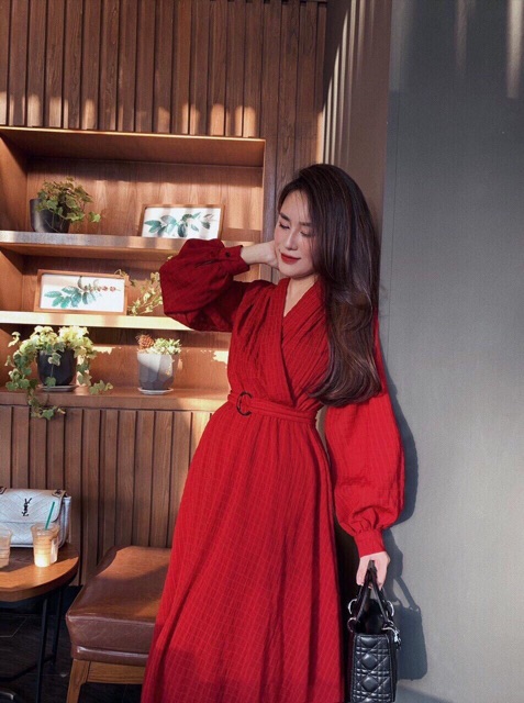 Đầm đỏ đắp chéo kèm belf