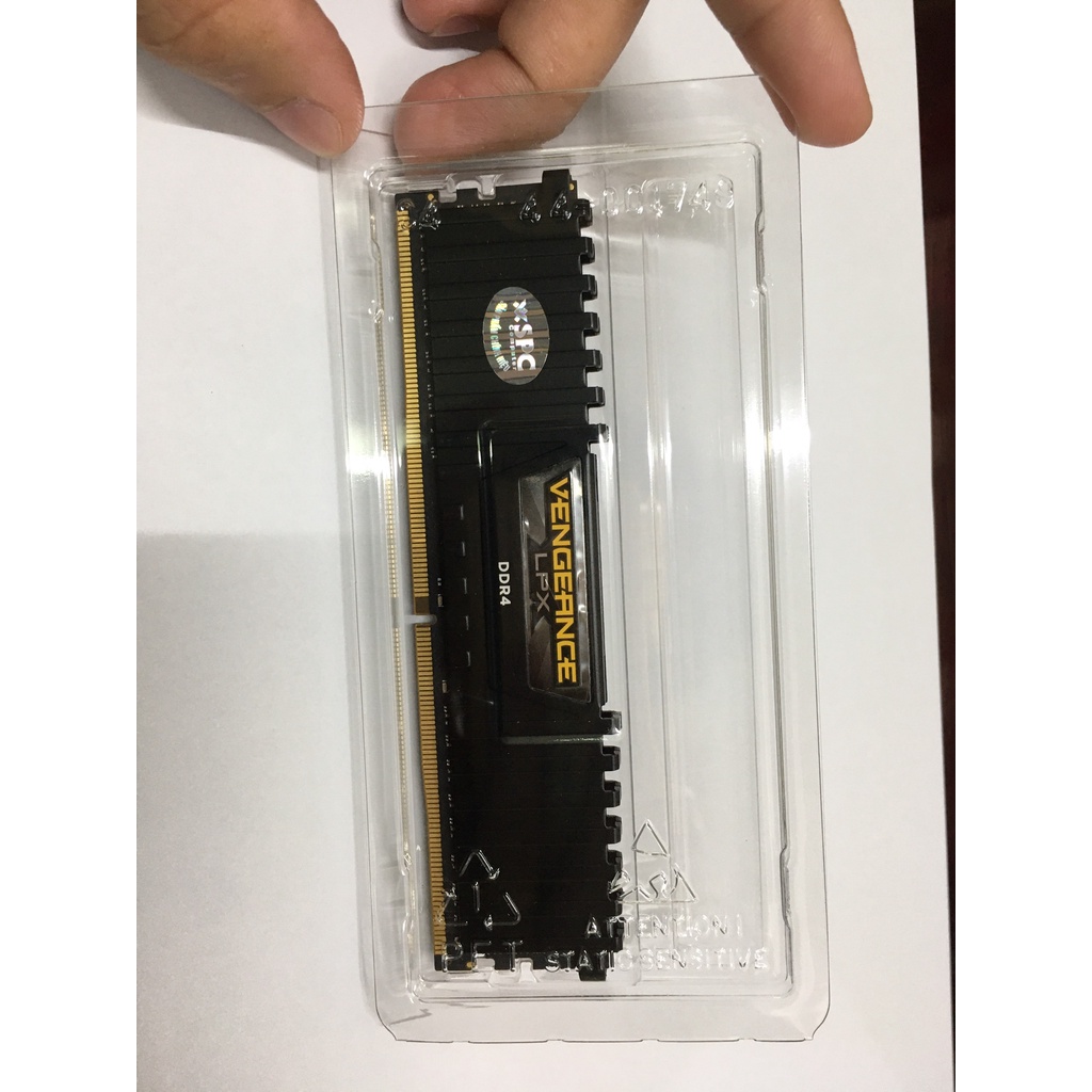 Ram 16Gb DDR4 3200Mhz Corsair Vengeance LPX Tản đen Chính hãng