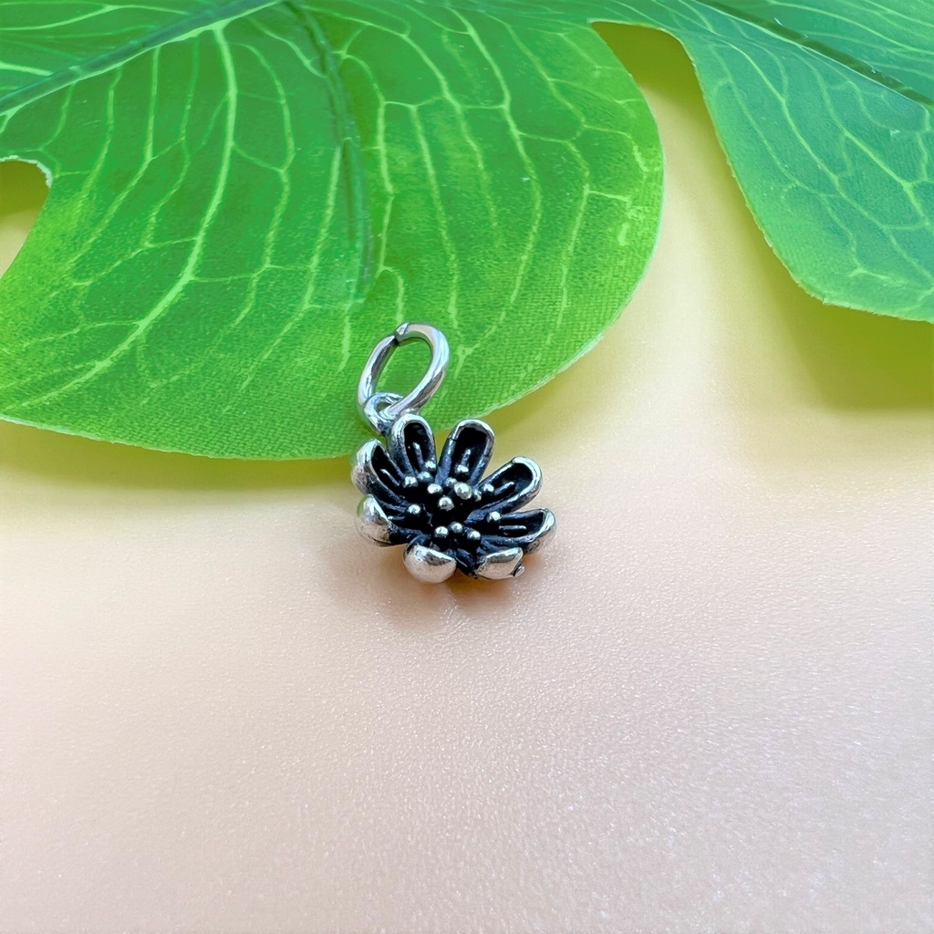 Charm móc treo hoa xuyến chi 8 cánh may mắn - Charm Bạc 925 - Mã CA870