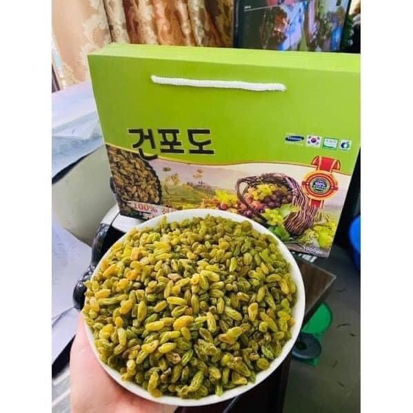 Nho xanh sấy lạnh của Hàn Quốc hộp quà 1kg