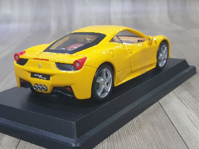 Xe Mô Hình Ferrari 458 Italia 1:24 Bburago (Vàng)