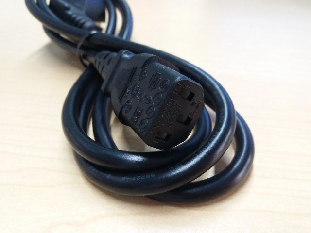 Dây nguồn máy tính