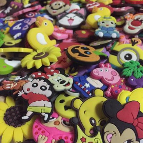 10 Jitbitz sticker 2D đủ loại khác nhau gắn dép Sục, dép cá sấu, phụ kiện gắn giày dép