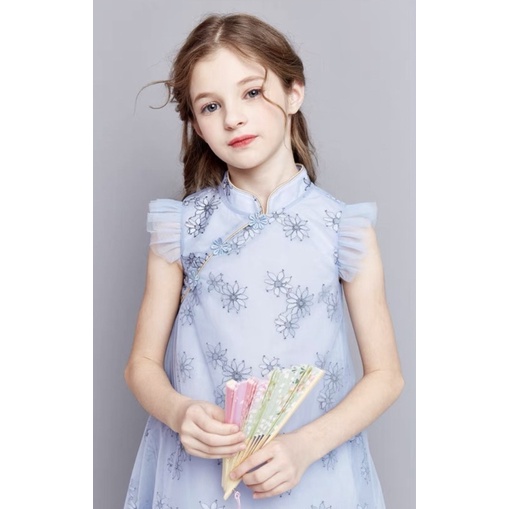 V113 - Váy ren xanh hoa thêu bé gái