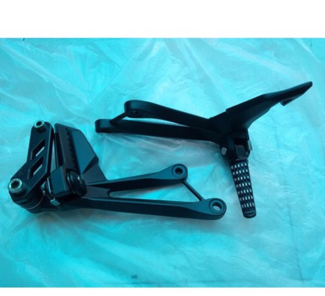 Gác chân Z1000 gắn exciter 150