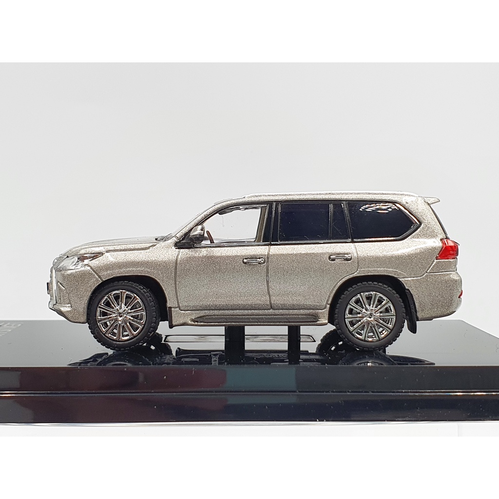 Xe Mô Hình Lexus LX570 Sonic Quartz 1:64 Kyosho (Xám)