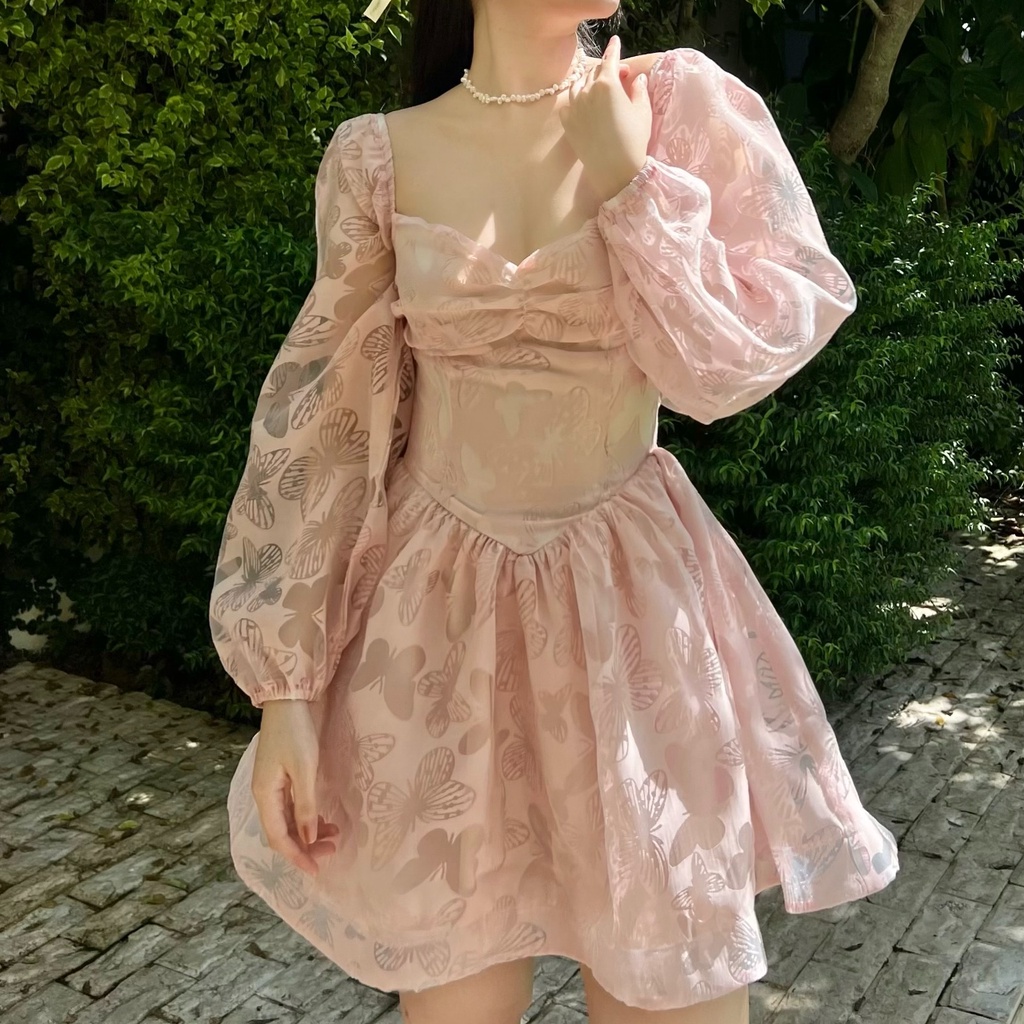 KIOBI – Đầm Aurora form mini ôm cúp ngực, tay phồng dài, hạ eo, tùng xòe, lưng thun, vải organza tơ hồng - KID227169BH