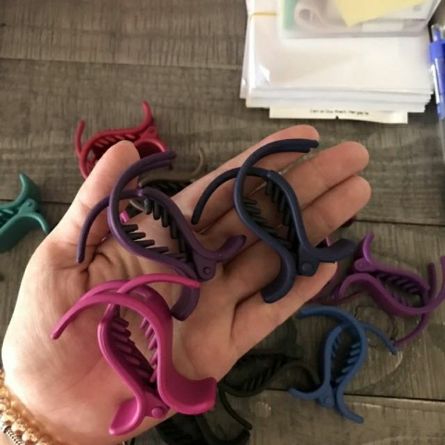 Kẹp càng cua 3 răng đen, đủ màu