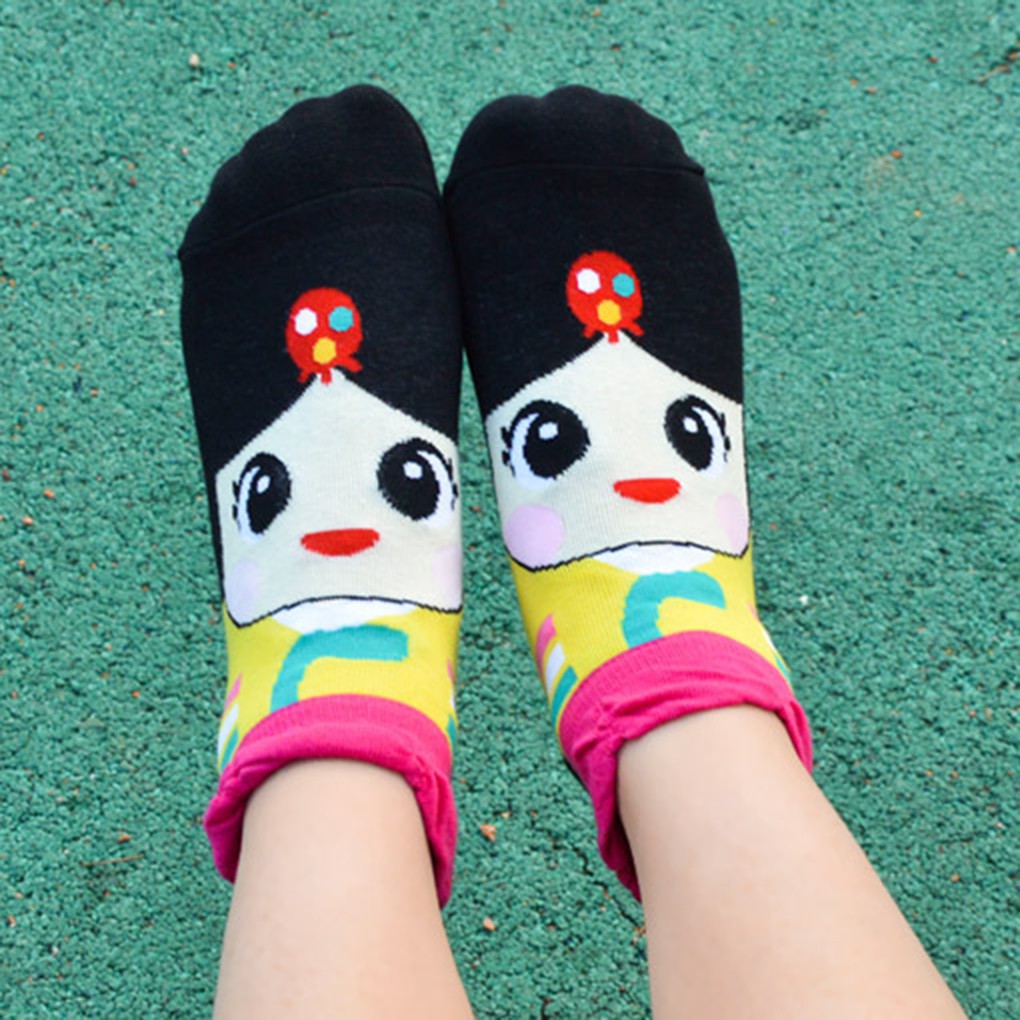 Vớ cao quá mắt cá chân hình cô gái