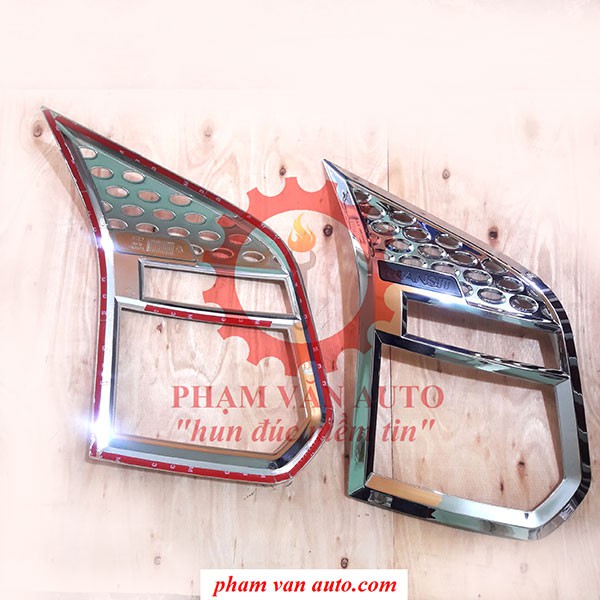 Ốp mạ crom đèn pha Ford Transit, Viền trang trí đèn trước ô tô Transit Phạm Văn Auto hàng chất lượng cao