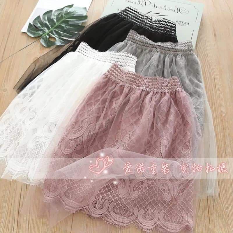 Chân váy ren hàng qc cc cho bé gái. size từ 3 đến 7 tuổi. chất ren mềm mịn mặc cực thích. ren 2 lớp có 2 màu đen, hồng