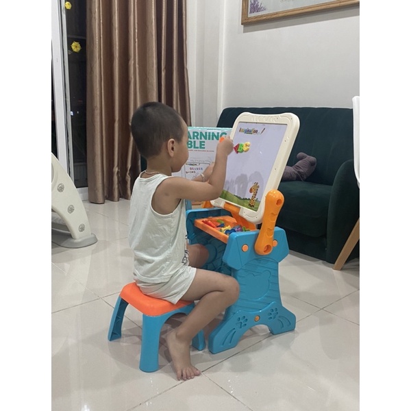 Bảng vẽ đa năng cho bé (kiêm bàn học và kèm đồ chơi lắp ráp)