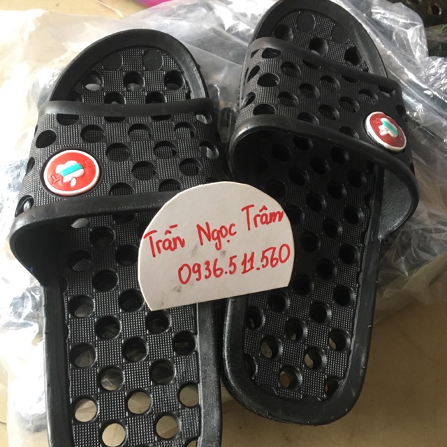 Xả xả dép lỗ  đi trong nhà